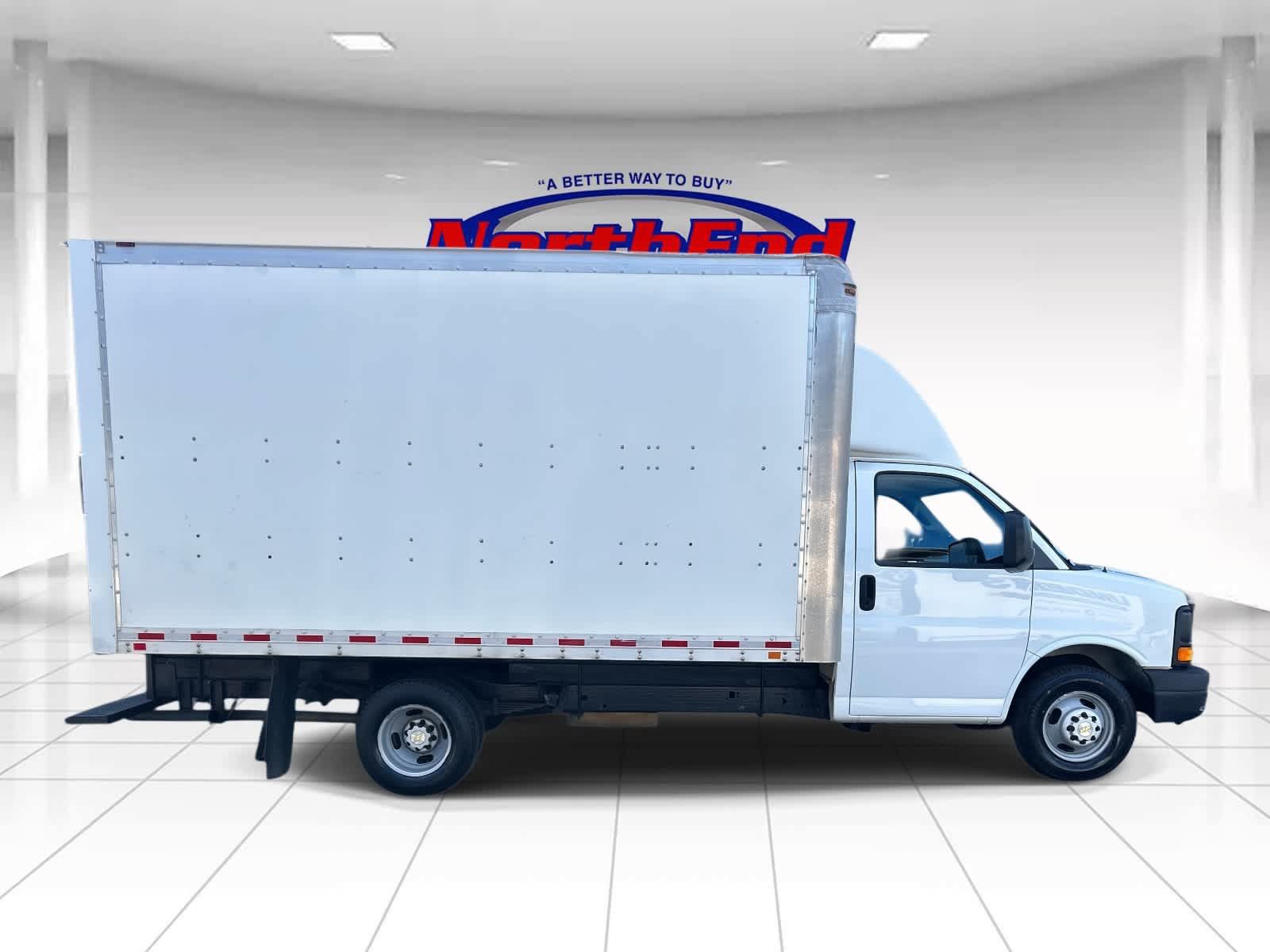 Used 2016 Chevrolet Express 3500 RWD image 2