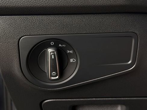 Used 2019 Volkswagen Tiguan SE w/ Panoramic Sunroof Package FWD image 19