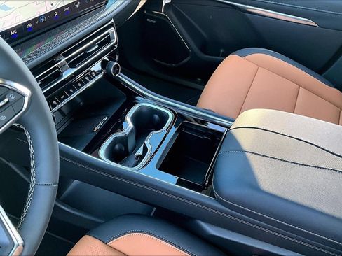 New 2027 Chevrolet Traverse Z71 w/ Enhanced Driving Package AWD/4WD image 8
