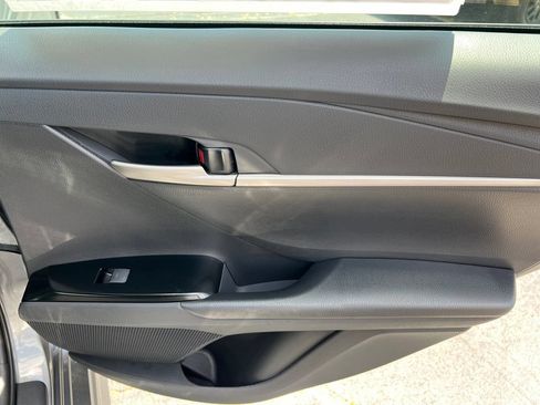 New 2026 Toyota Camry Hybrid FWD image 17