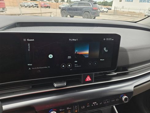 Used 2025 Kia Carnival FWD image 19