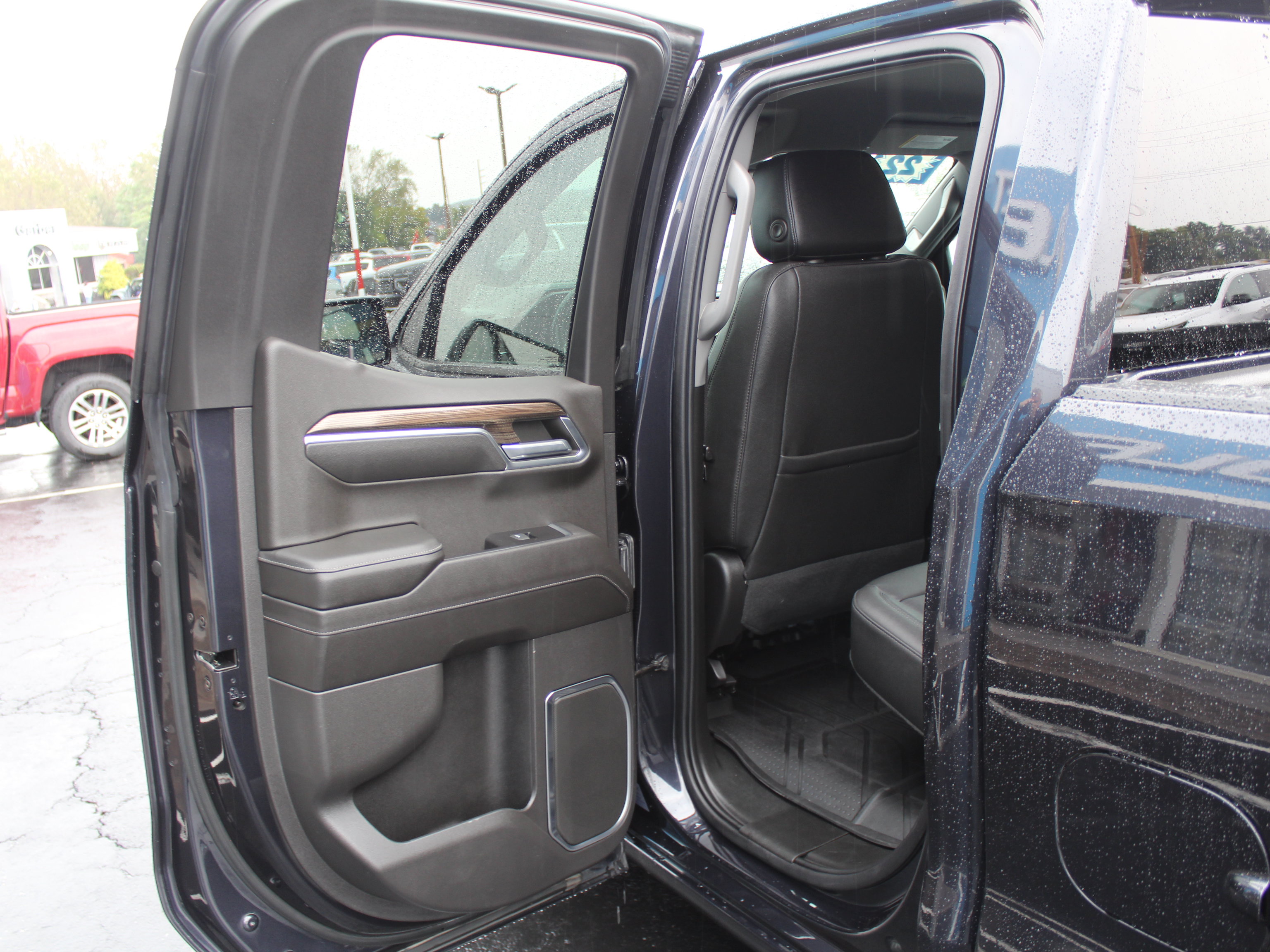 Used 2022 Chevrolet Silverado 1500 LT w/ Safety Package AWD/4WD image 21