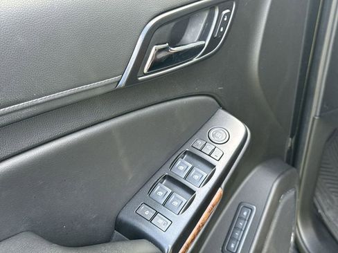 Used 2019 Chevrolet Suburban Premier w/ Premier Plus Edition AWD/4WD image 23