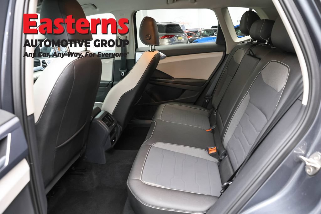 Used 2025 Volkswagen Taos SE AWD/4WD image 21