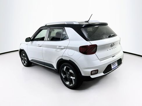 Used 2023 Hyundai Venue Limited FWD image 7