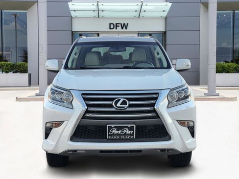 Used 2015 Lexus GX 460 image 2