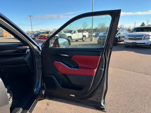 Used 2021 Toyota Highlander XSE image 30