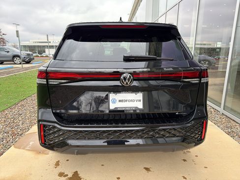 New 2026 Volkswagen Tiguan SE R-Line image 6