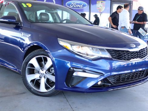 Used 2019 Kia Optima S FWD image 2