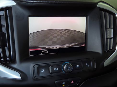 Used 2023 GMC Terrain SLE w/ Driver Convenience Package image 17