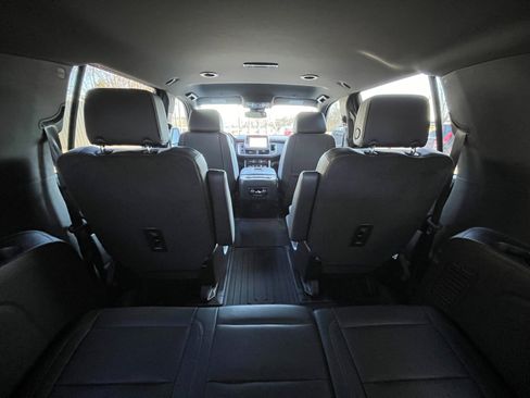 Used 2024 Chevrolet Suburban LT image 48