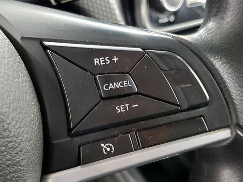 Used 2018 Nissan Kicks S image 26