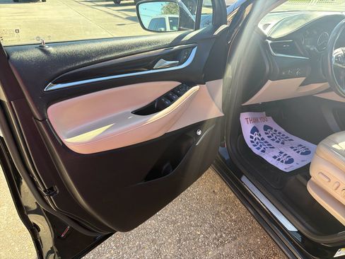 Used 2018 Buick Enclave Essence image 16