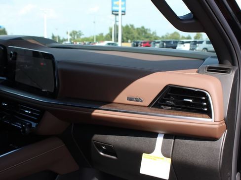 New 2026 Chevrolet Tahoe High Country AWD/4WD image 36
