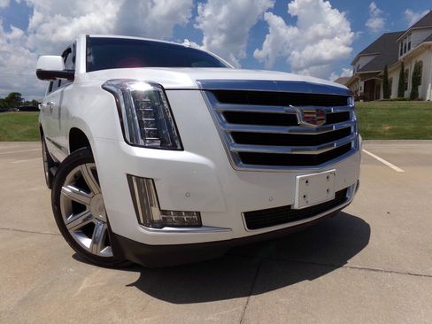Used 2016 Cadillac Escalade Luxury AWD/4WD image 11