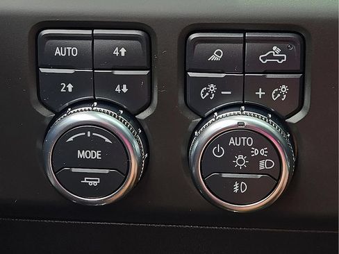 Used 2024 GMC Sierra 3500 AT4 w/ AT4 Premium Plus Package AWD/4WD image 18