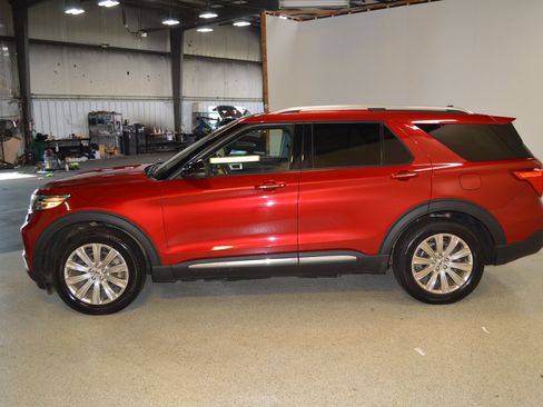 Used 2022 Ford Explorer Limited w/ Equipment Group 301A AWD/4WD image 6