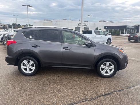 Used 2014 Toyota RAV4 XLE AWD/4WD image 4