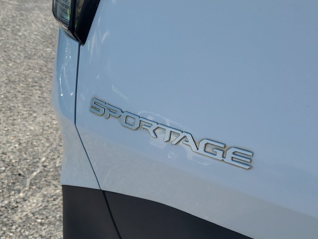 Used 2025 Kia Sportage EX FWD image 28
