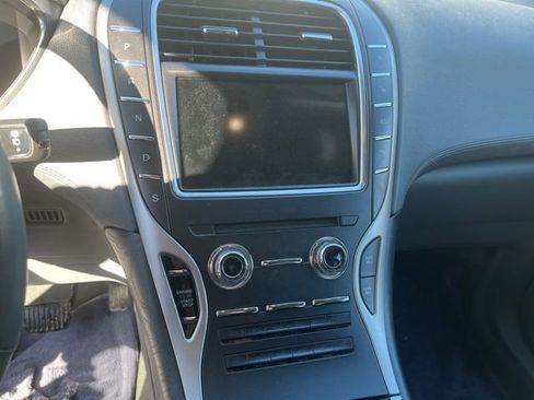 Used 2020 Lincoln Nautilus Reserve w/ Equipment Group 202A image 11