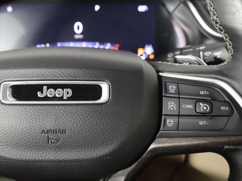 Used 2022 Jeep Grand Cherokee L Limited AWD/4WD image 10