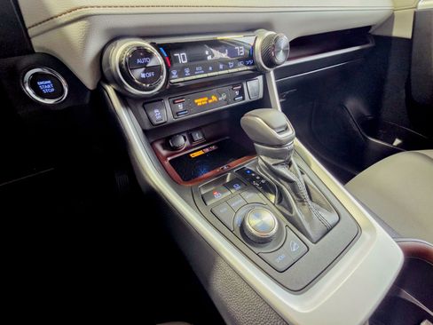 Used 2022 Toyota RAV4 Limited image 26