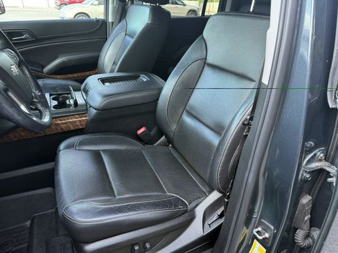 Used 2019 Chevrolet Suburban Premier AWD/4WD image 6