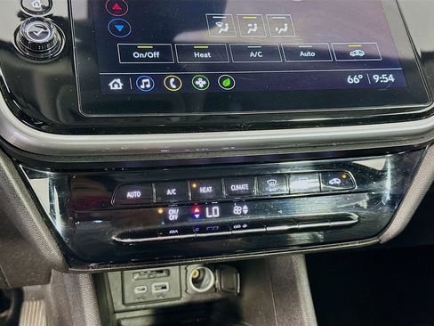 Used 2023 Chevrolet Bolt EUV LT FWD image 15