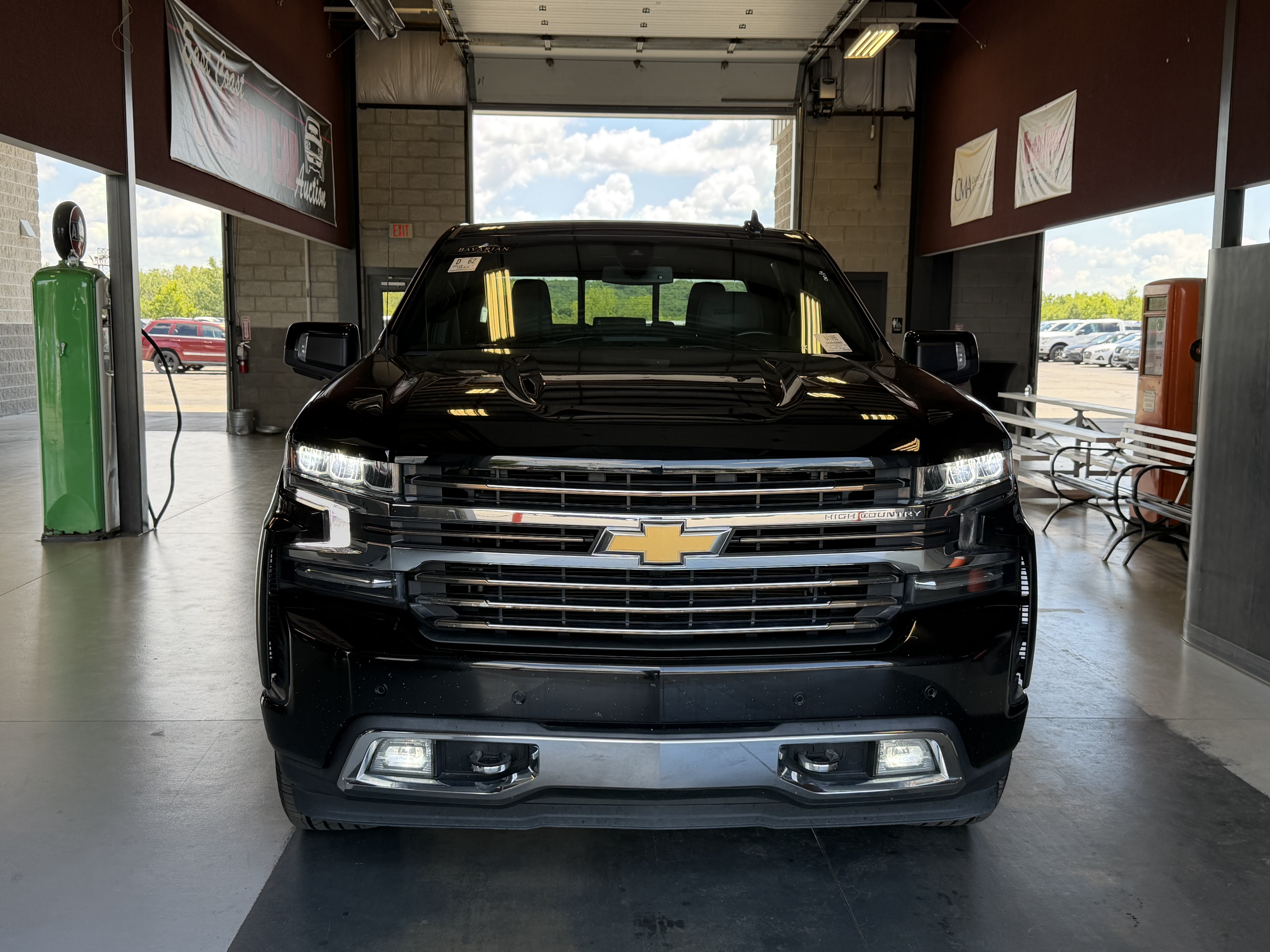 Used 2019 Chevrolet Silverado 1500 High Country w/ Trailer Camera Package AWD/4WD image 2
