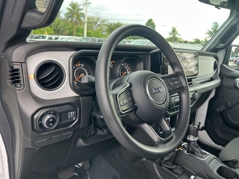 Certified 2024 Jeep Gladiator Sport image 11