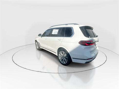 Used 2023 BMW X7 xDrive40i w/ Premium Package image 6