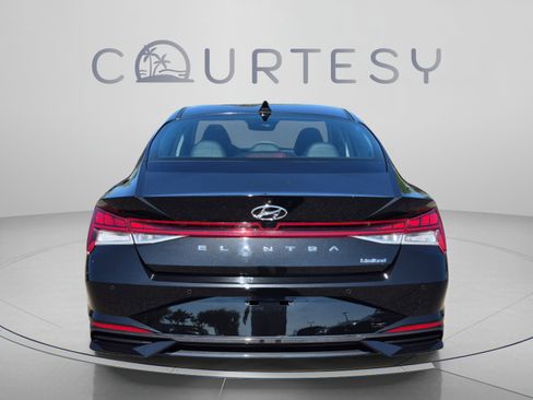 Certified 2023 Hyundai Elantra Limited FWD image 4