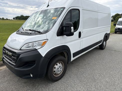 Used 2024 RAM ProMaster 2500 w/ Convenience Group FWD image 5