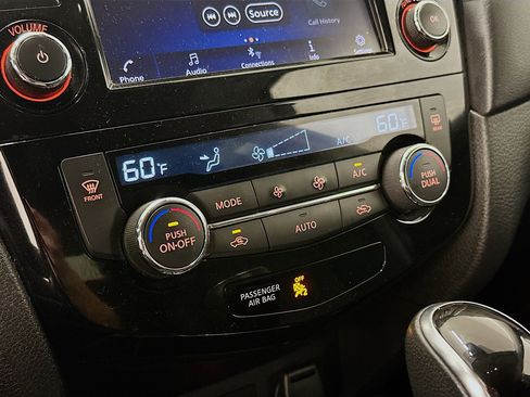 Used 2019 Nissan Rogue SV AWD/4WD image 23