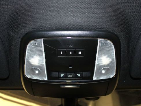 Used 2018 Jeep Grand Cherokee Altitude image 23