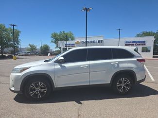 Used 2019 Toyota Highlander Plus FWD video 2