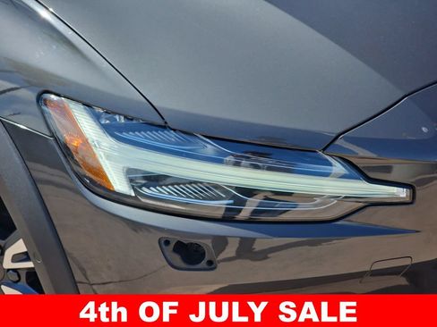 Used 2025 Volvo V60 B5 Cross Country Plus AWD/4WD image 35