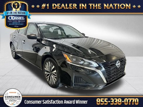 Used 2025 Nissan Altima 2.5 SV FWD image 1