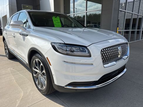 Used 2023 Lincoln Nautilus Reserve w/ Equipment Group 201A image 9