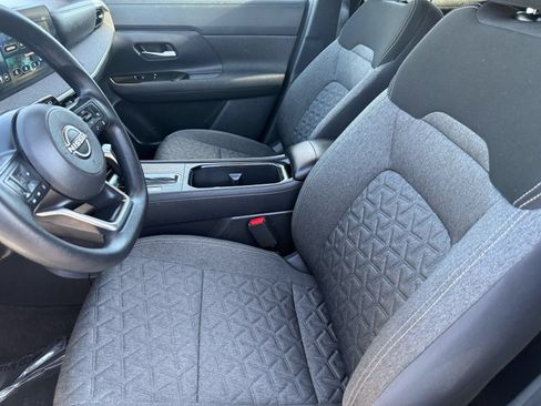 Used 2025 Nissan Kicks SV FWD image 13