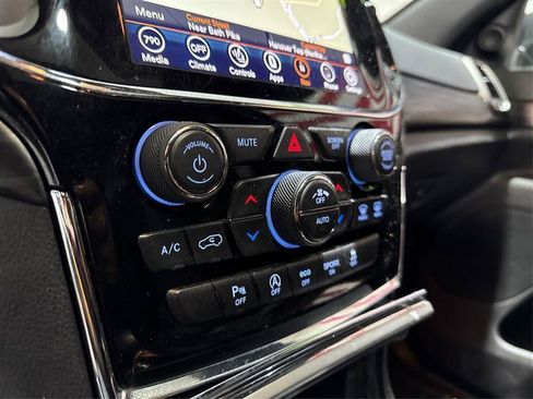 Used 2020 Jeep Grand Cherokee Altitude AWD/4WD image 25