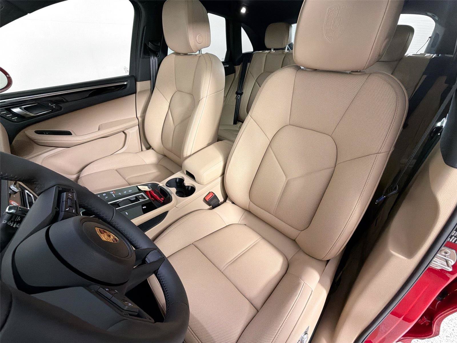 Certified 2026 Porsche Macan AWD/4WD image 5