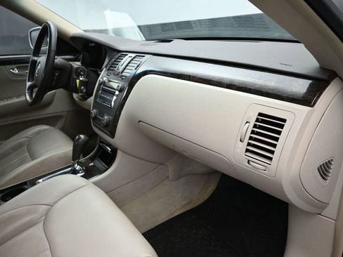 Used 2010 Cadillac DTS Luxury image 39