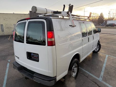 Used 2014 Chevrolet Express 2500 RWD image 2