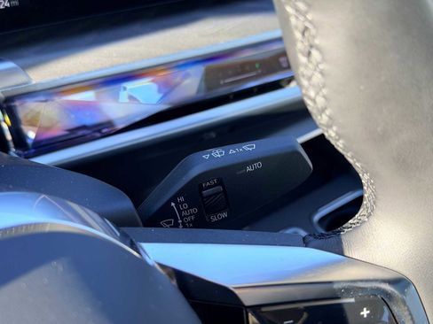 Used 2024 BMW i7 xDrive60 image 26