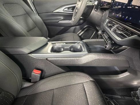 Used 2025 Chevrolet Equinox EV LT FWD image 34