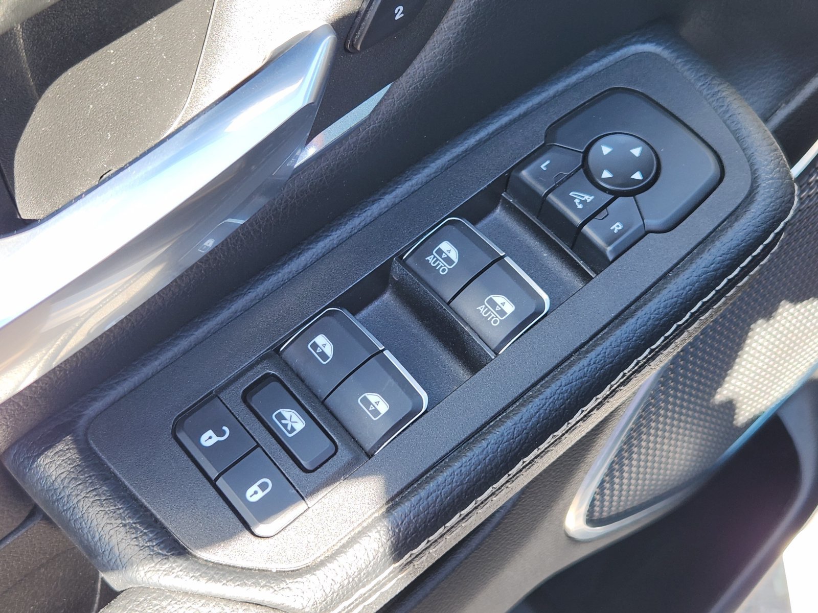 Used 2026 RAM 1500 Laramie AWD/4WD image 34