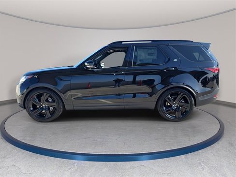 New 2025 Land Rover Discovery S image 8