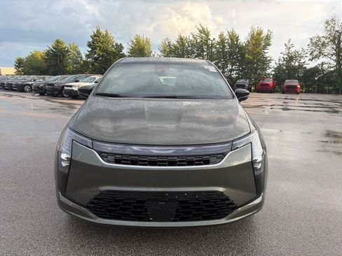 New 2027 Chrysler Pacifica Select FWD image 2