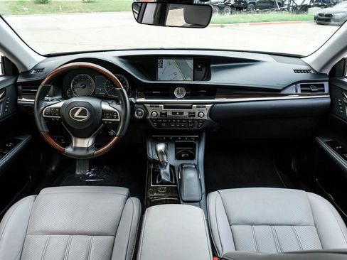 Used 2018 Lexus ES 350 w/ Ultra Luxury Package FWD image 20